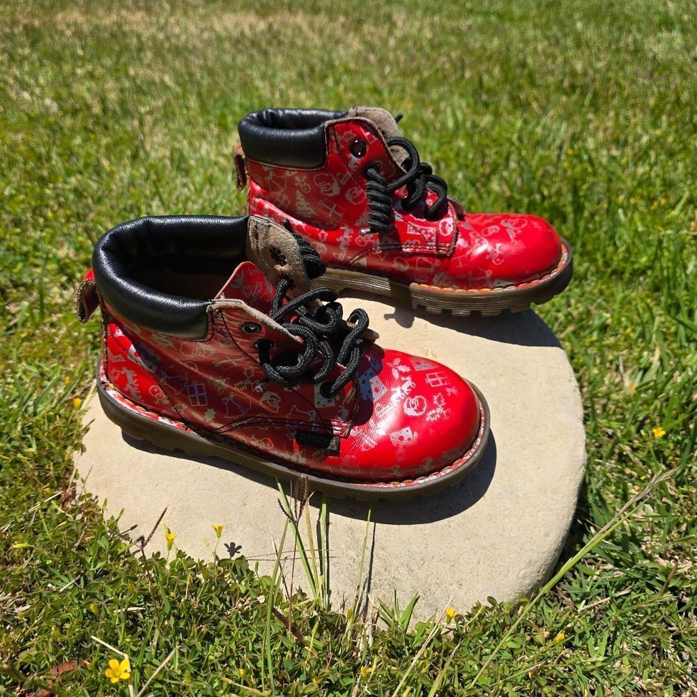 Dr  Martens Girls Lace Up Size Small   Red Boots ‎ Shoes
